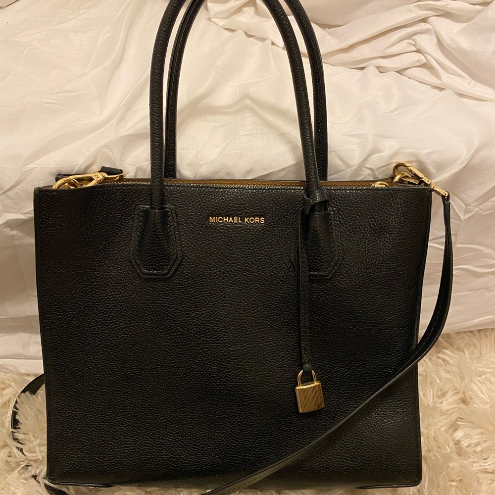 Black Micheal Kors Mercer Purse